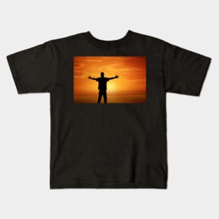 Meeting the sun. Sunrise. Kids T-Shirt